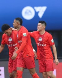 乐鱼-中超最新积分战报：成都蓉城登顶，上海海港狂轰4球，河南两连胜